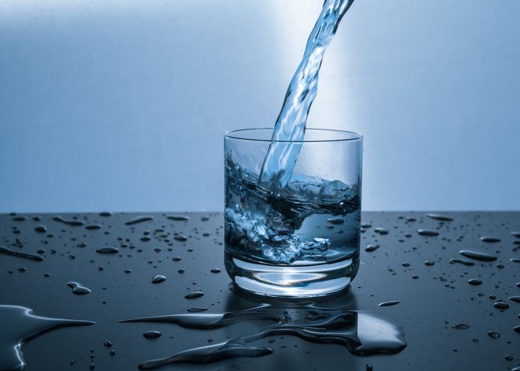 does drinking water clear your skin